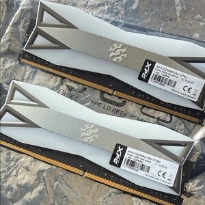 XPG Silver DDR4 3200MHz 16GB Desktop Memory Module (Silver)